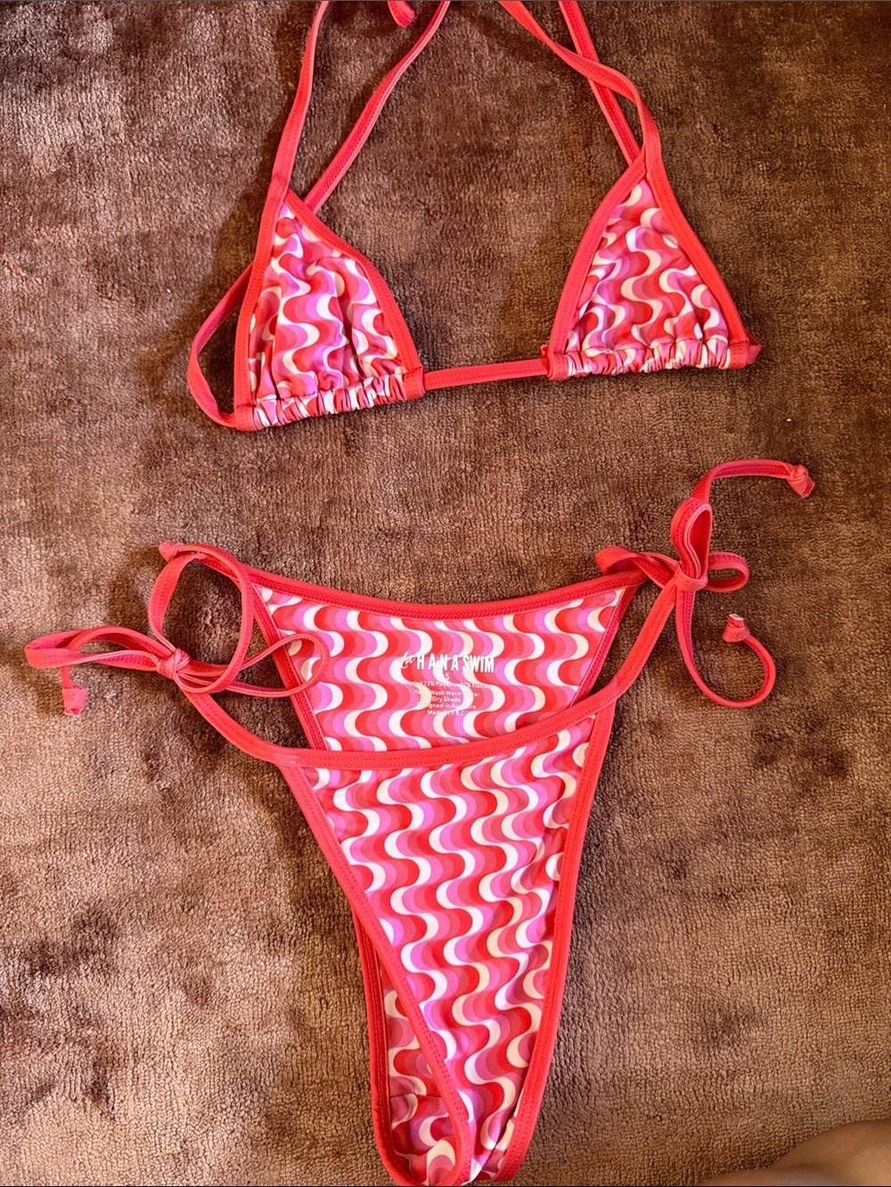 Lahana swim set 

Retro Wave Red Pink Swirl Bikini Set